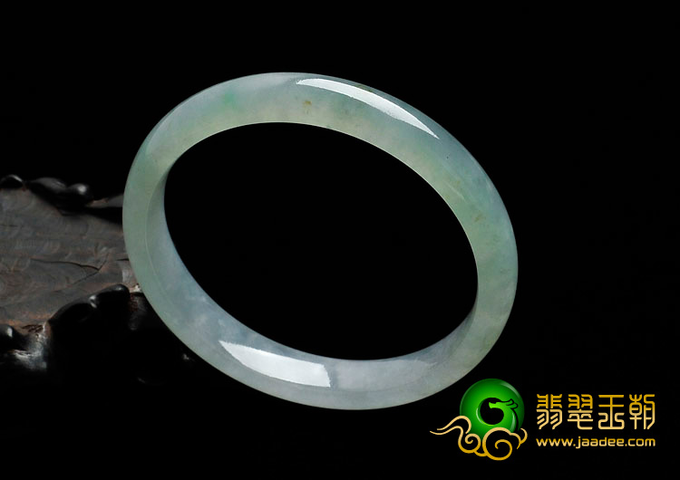 糯冰种晴水缅甸翡翠手镯（58.6mm）