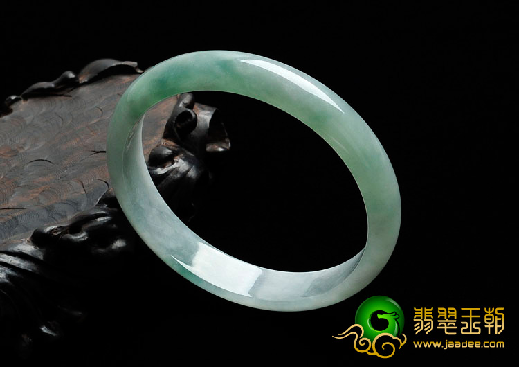 糯冰种晴水略飘花缅甸翡翠手镯（59.6mm）