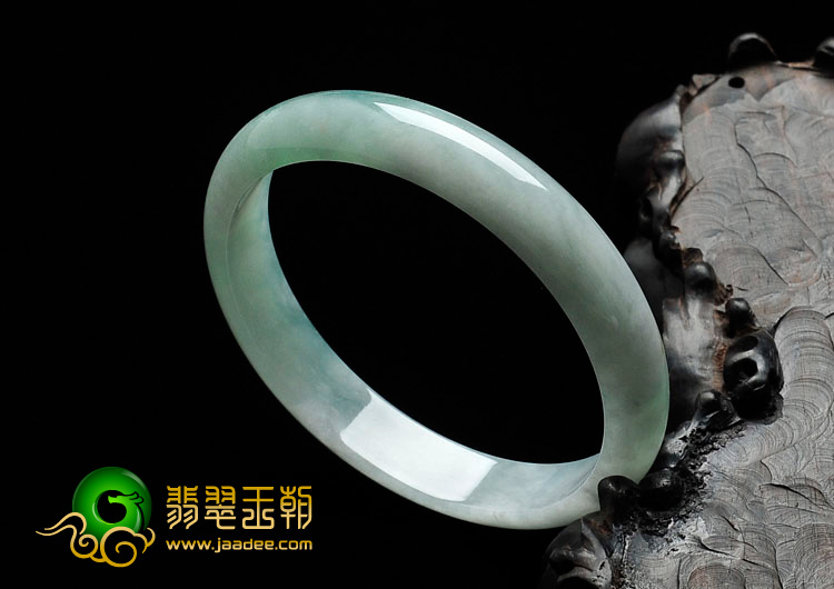 糯冰种晴水略飘花缅甸翡翠手镯（59.6mm）