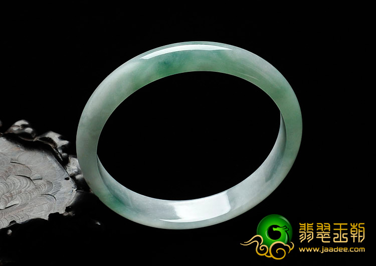 糯冰种晴水略飘花缅甸翡翠手镯（59.6mm）