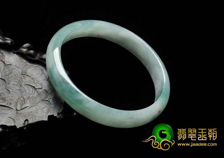 糯冰种晴水略飘花缅甸翡翠手镯（59.6mm）