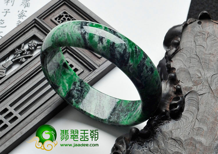 细糯种癣加绿缅甸翡翠手镯（58.8mm）