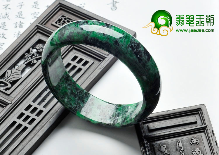 细糯种癣加绿缅甸翡翠手镯（58.7mm）