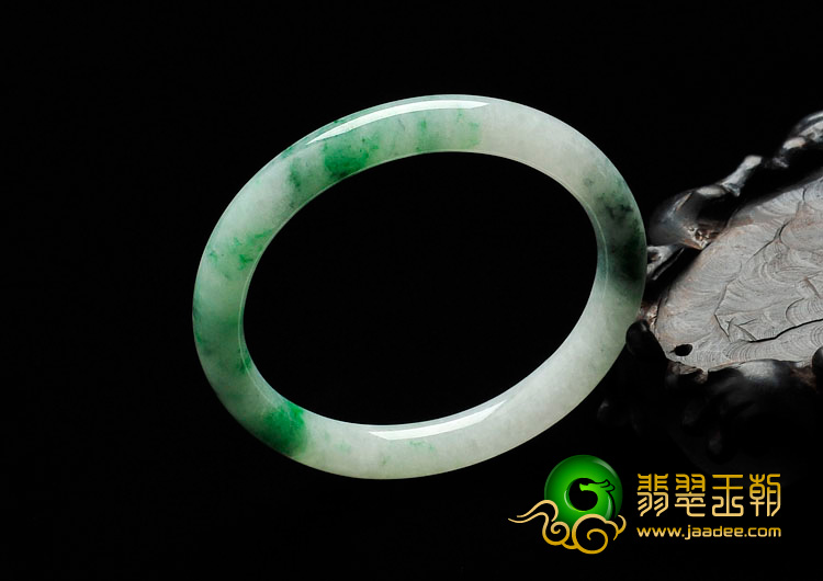 糯冰种飘花缅甸翡翠圆条手镯（53mm）