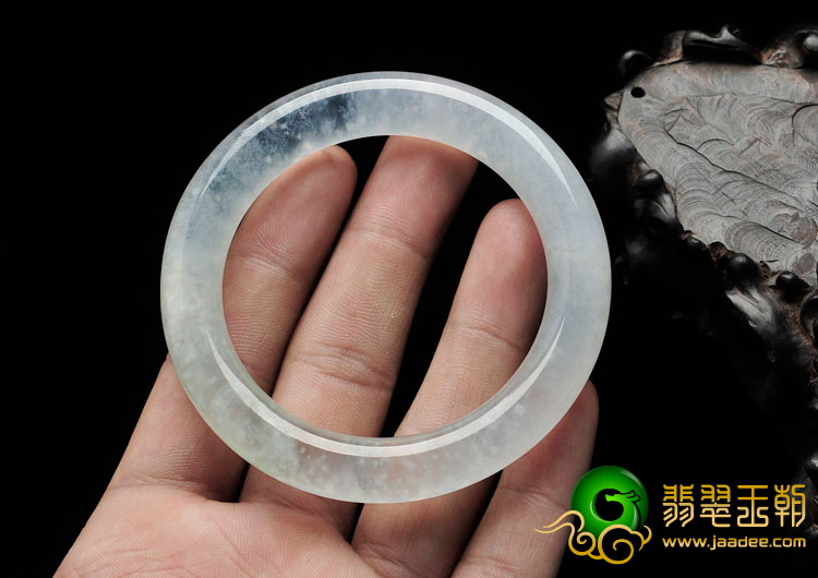 冰玻种晴水略飘翠缅甸翡翠圆条手镯（55.9mm）