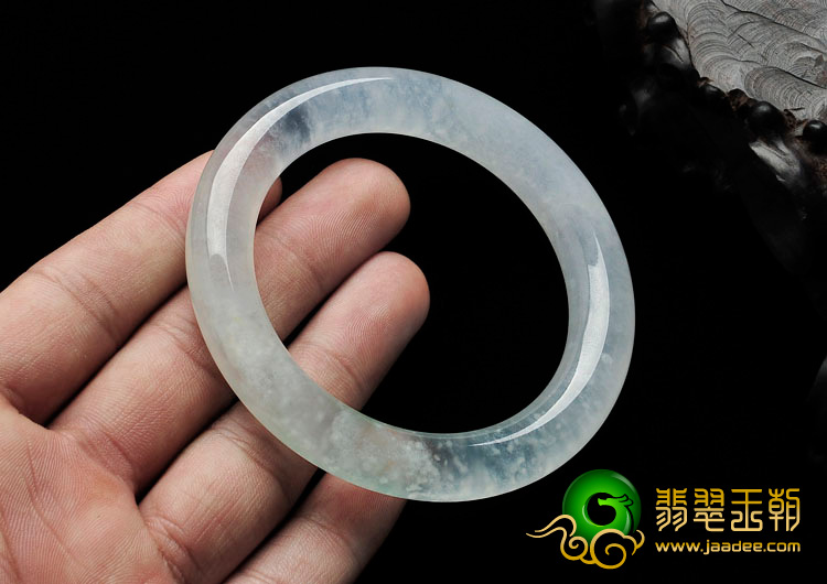 冰玻种晴水略飘翠缅甸翡翠圆条手镯（55.9mm）