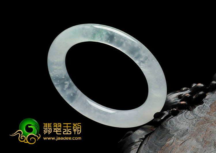冰玻种晴水略飘翠缅甸翡翠圆条手镯（55.9mm）