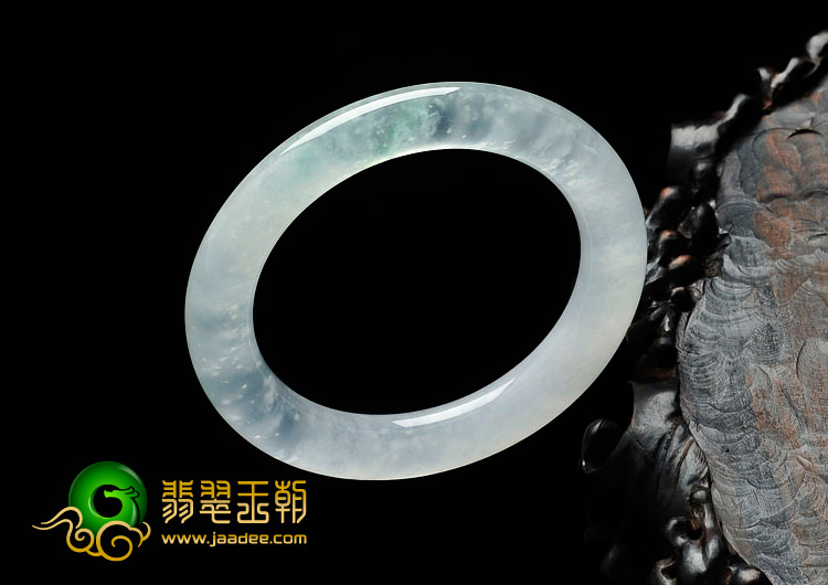 冰玻种晴水略飘翠缅甸翡翠圆条手镯（55.9mm）