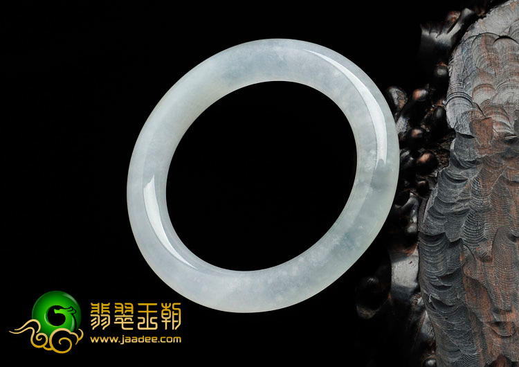 冰种淡晴水缅甸翡翠圆条手镯（55.9mm）