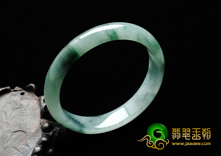 糯冰种飘花缅甸翡翠手镯（56.3mm）