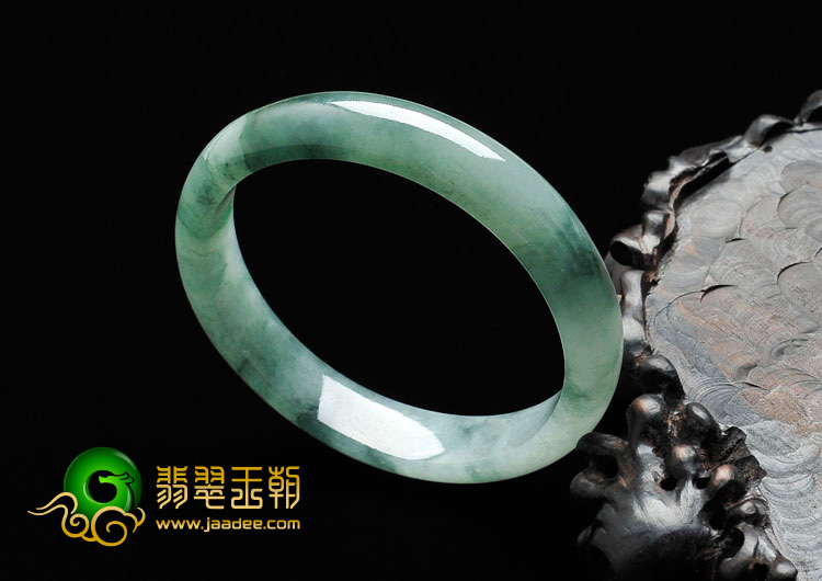 糯冰种飘花缅甸翡翠手镯（56.3mm）