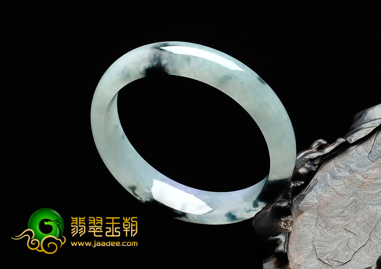 糯冰种飘花略带紫罗兰缅甸翡翠手镯（56.4mm）