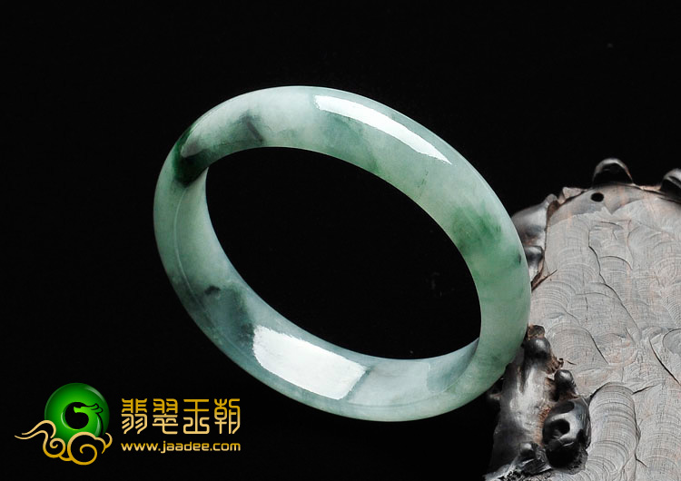 糯冰种飘花缅甸翡翠手镯（56mm）