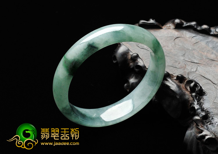 糯冰种飘花缅甸翡翠手镯（56mm）