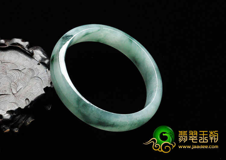 糯冰种飘花缅甸翡翠手镯（56mm）