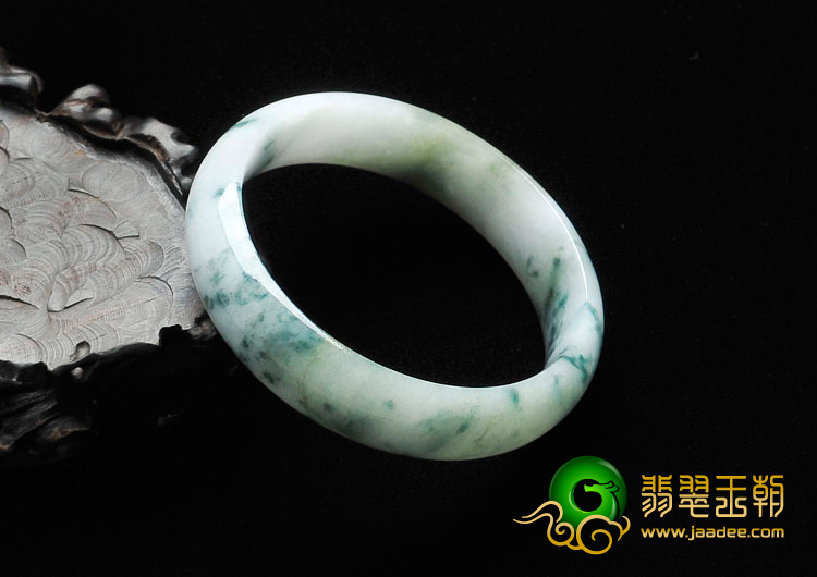糯冰种飘花缅甸翡翠手镯（52.4mm）