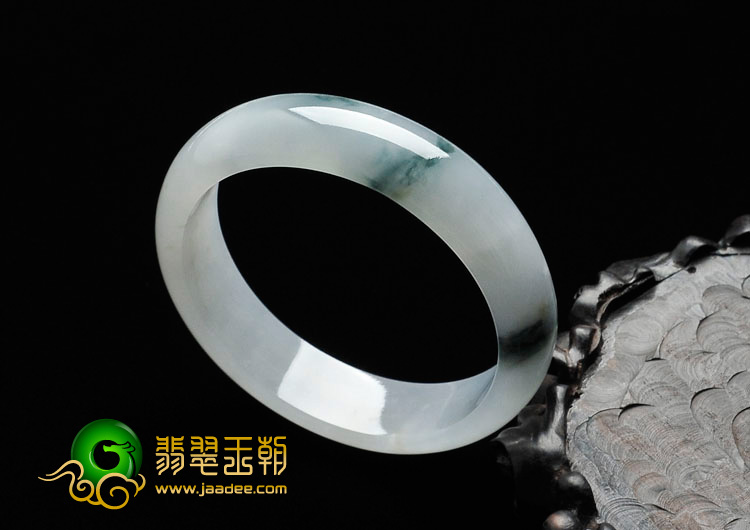 糯冰种飘花缅甸翡翠手镯（55.7mm）