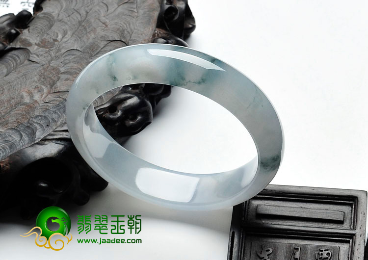 糯冰种飘花缅甸翡翠手镯（57.3mm）