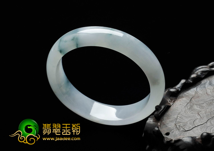 糯冰种飘花缅甸翡翠手镯（57.3mm）