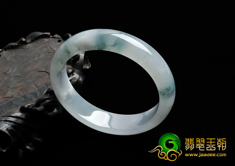 糯冰种飘花缅甸翡翠手镯（57.3mm）