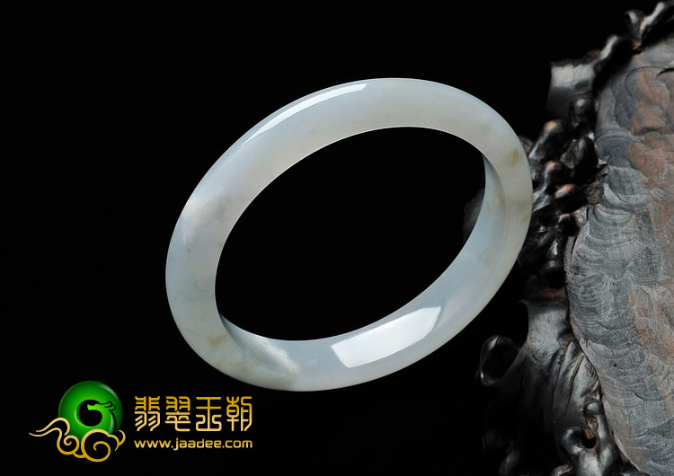 糯冰种淡晴水缅甸翡翠手镯（55mm）