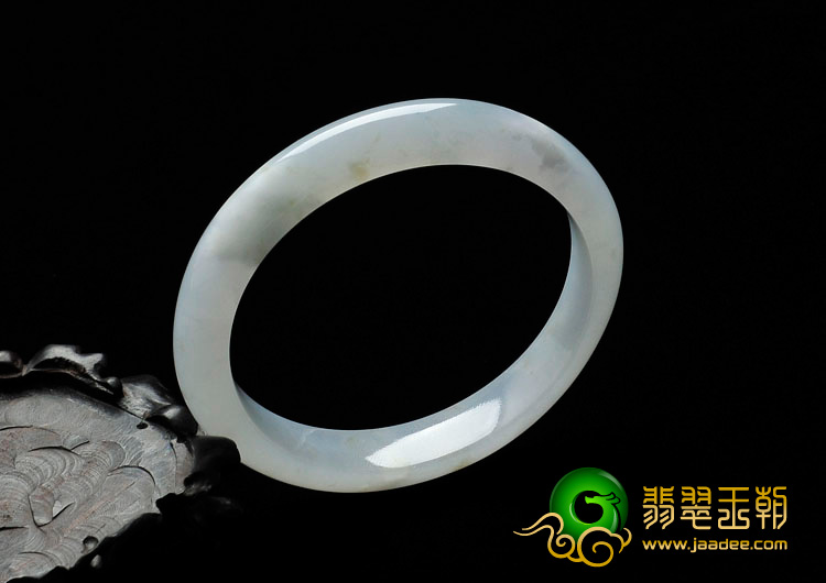 糯冰种淡晴水缅甸翡翠手镯（55mm）