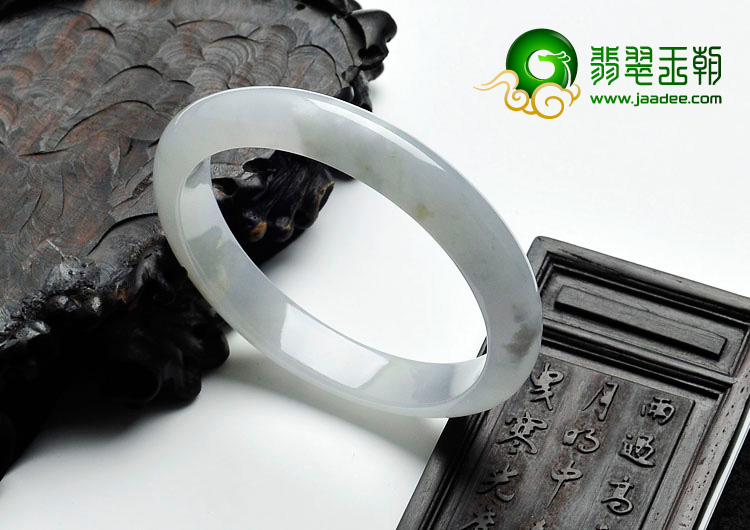 糯冰种淡晴水缅甸翡翠手镯（55mm）