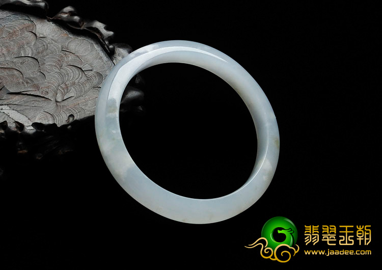 糯冰种淡晴水缅甸翡翠手镯（55mm）