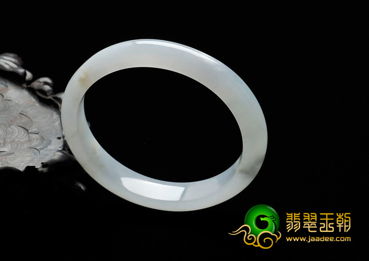 糯冰种淡晴水缅甸翡翠手镯（55mm）