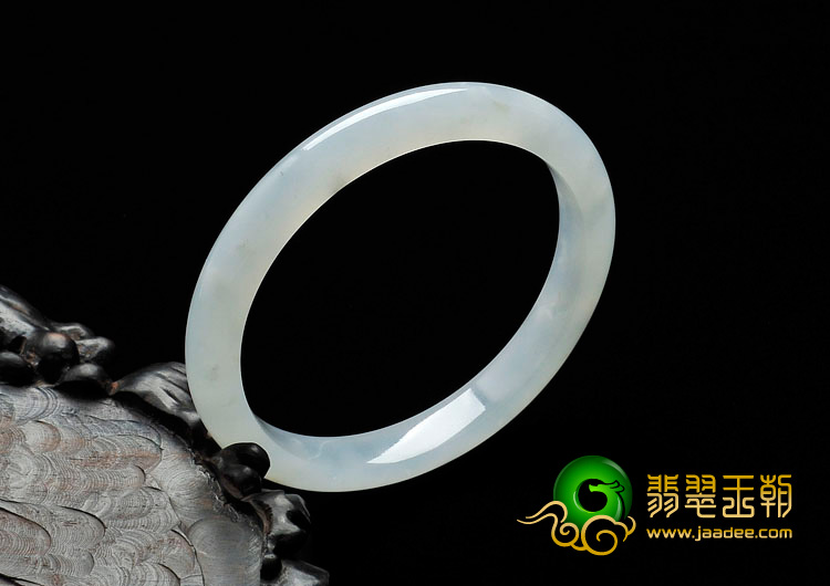 糯冰种淡晴水缅甸翡翠手镯（57.2mm）