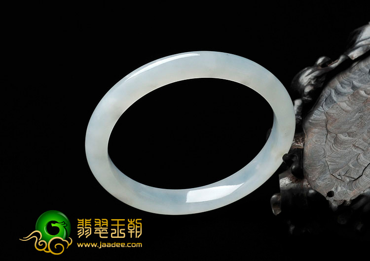 糯冰种淡晴水缅甸翡翠手镯（57.2mm）