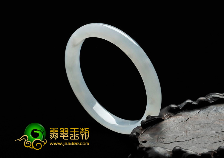 糯冰种淡晴水缅甸翡翠手镯（57.2mm）
