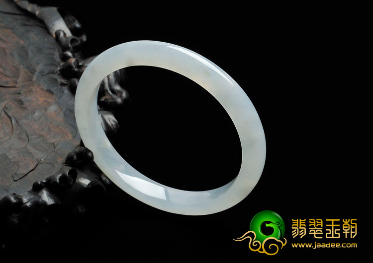 糯冰种淡晴水缅甸翡翠手镯（57.2mm）