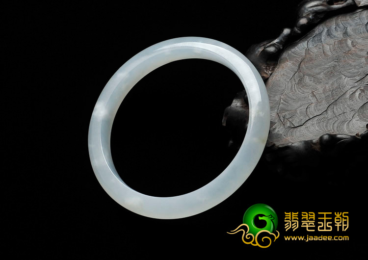糯冰种淡晴水缅甸翡翠手镯（57.2mm）
