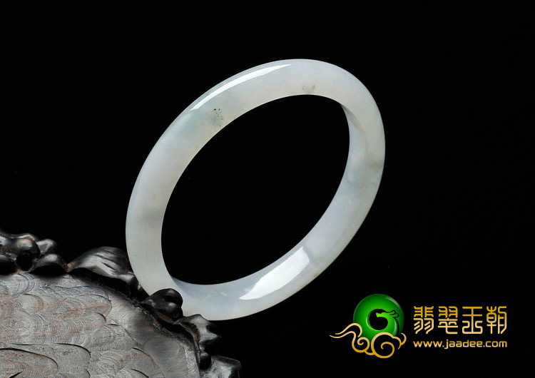 糯冰种淡晴水缅甸翡翠手镯（56.3mm）