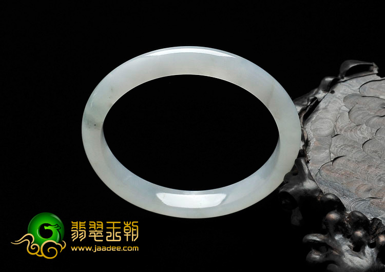 糯冰种淡晴水缅甸翡翠手镯（56.3mm）