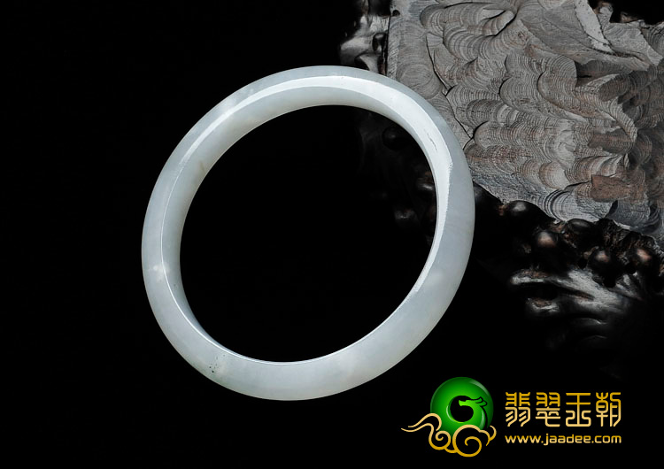 糯冰种淡晴水缅甸翡翠手镯（56.3mm）