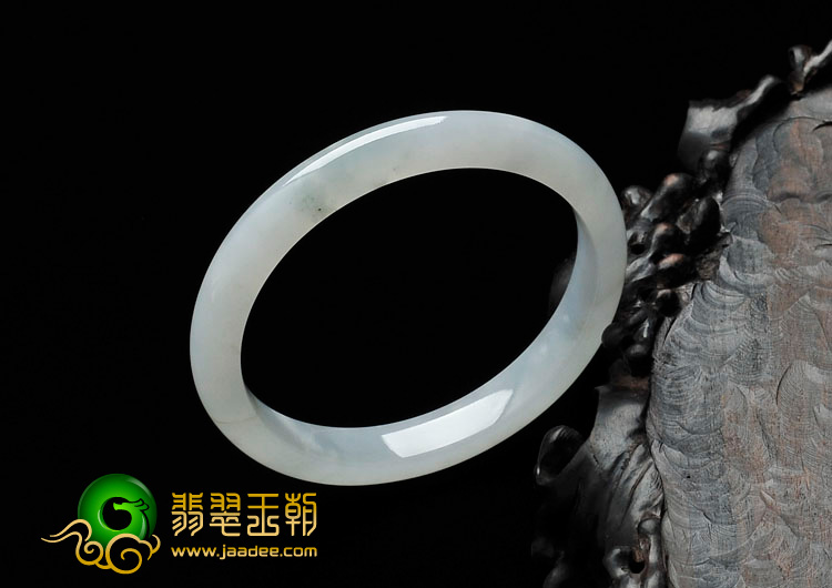 糯冰种淡晴水缅甸翡翠手镯（56.3mm）