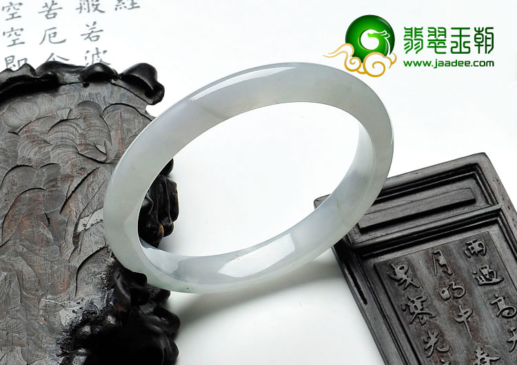 糯冰种淡晴水缅甸翡翠手镯（56.3mm）