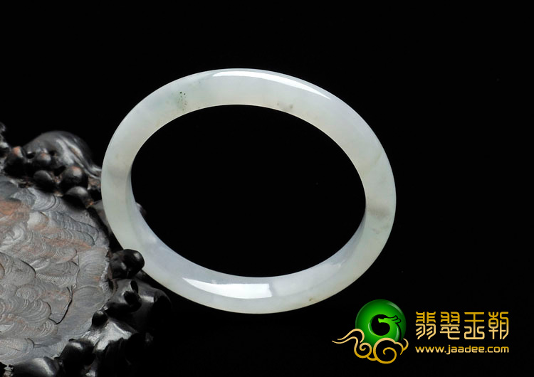 糯冰种淡晴水缅甸翡翠手镯（56.3mm）