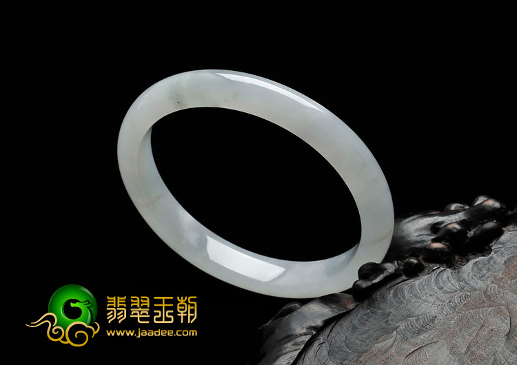 糯冰种淡晴水缅甸翡翠手镯（56.3mm）