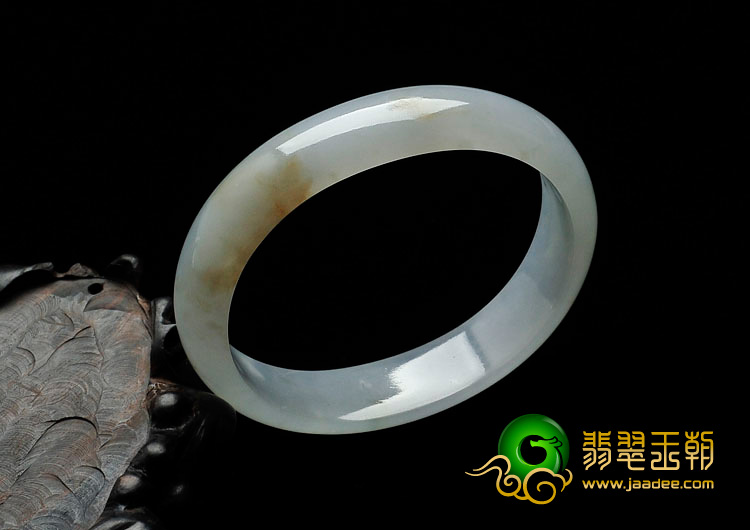 糯冰种淡晴水略带黄翡缅甸翡翠贵妃镯（56.2mm-50.3mm）