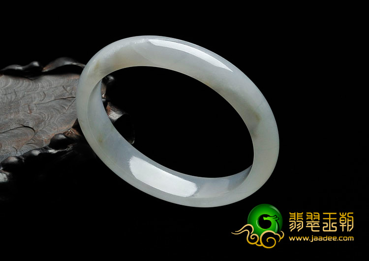 糯冰种淡晴水缅甸翡翠贵妃镯（55.9mm-51.2mm）
