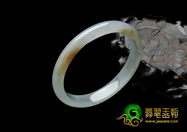 糯冰种淡晴水略带黄翡缅甸翡翠贵妃镯（57.4mm-53.2mm）