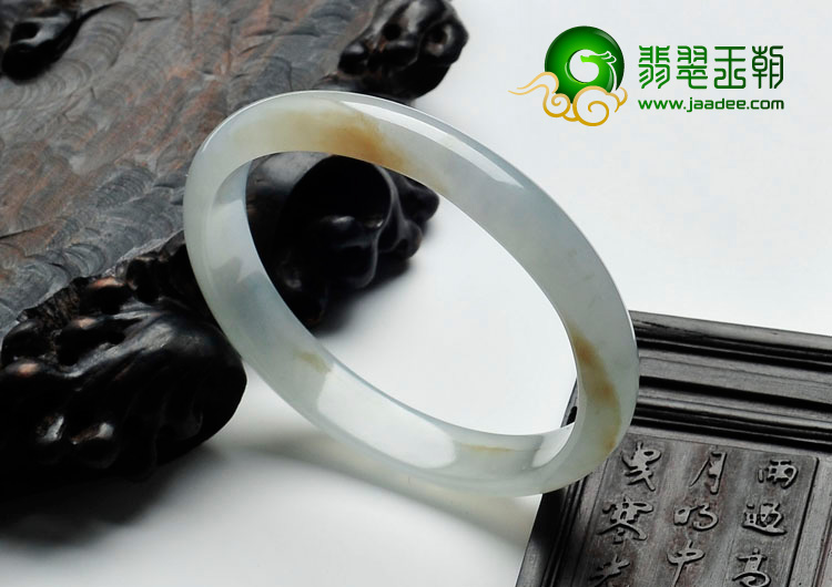 糯冰种淡晴水略带黄翡缅甸翡翠贵妃镯（57.4mm-53.2mm）