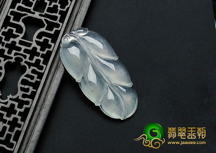 冰玻种略飘花缅甸翡翠叶子挂件