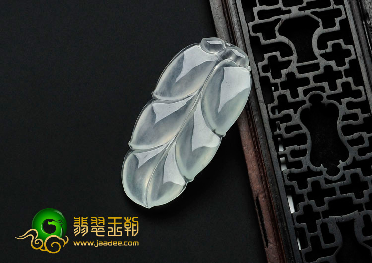 冰玻种略飘花缅甸翡翠叶子挂件