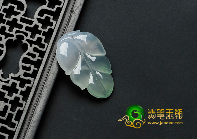 冰玻种晴水缅甸翡翠叶子挂件