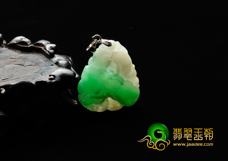糯冰种翠色缅甸翡翠年年有余挂件