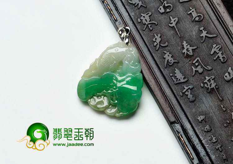 糯冰种翠色缅甸翡翠年年有余挂件
